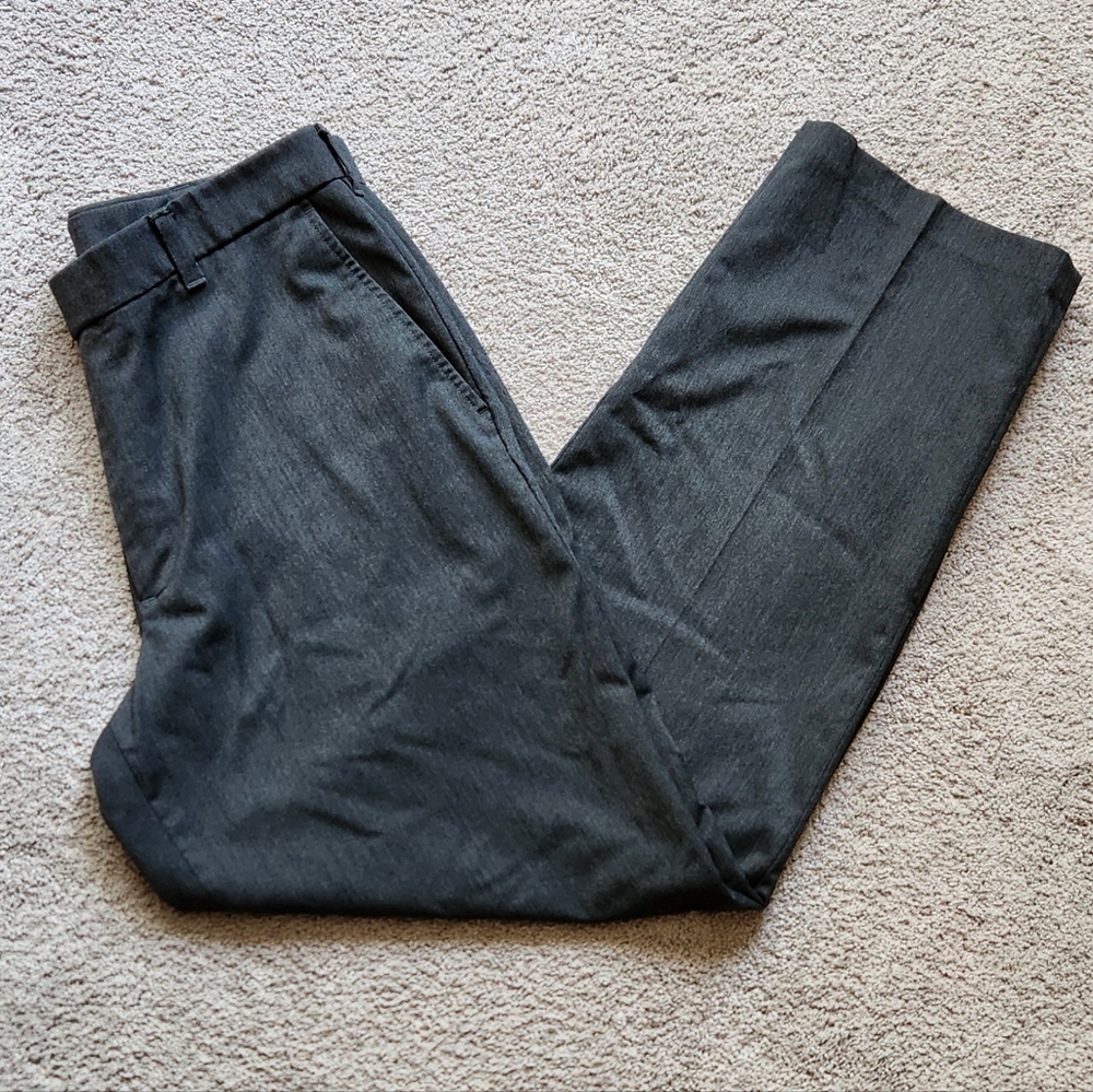 Dockers men's dark grey flat front relaxed fit dress pants, size 34x32 Workwear